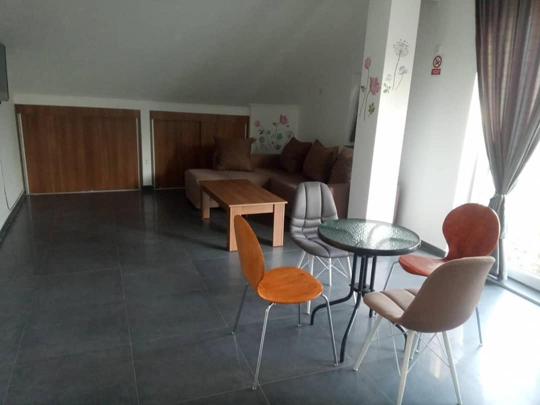 فندق Yard House Trpejca أوهغيد المظهر الخارجي الصورة